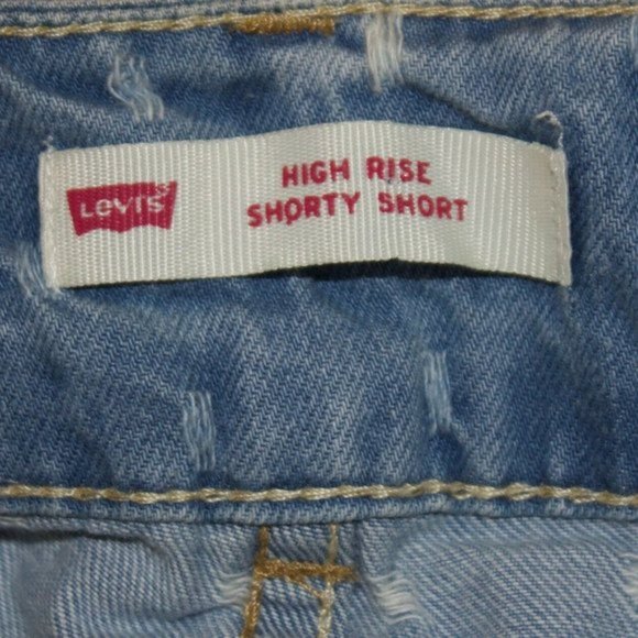 Levis Jean Shorts Size S Distressed Raw Hem 100% Cotton - Picture 3 of 9